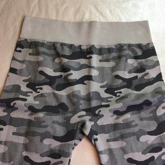 Xersion Lounge Camo Leggings Gray Large - Picture 6 of 11